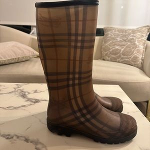 Burberry Rainboots Retro